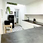 Charming House In Old Town • Angie's Nest בית אירוח