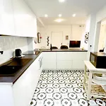 Charming House In Old Town • Angie's Nest * אסטפונה