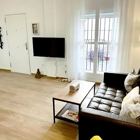 בית אירוח Charming House In Old Town • Angie's Nest *
