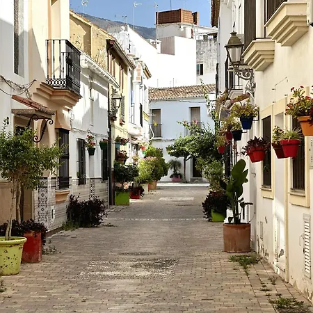 Charming House In Old Town • Angie's Nest בית אירוח אסטפונה
