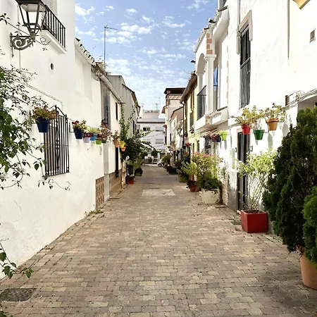 Charming House In Old Town • Angie's Nest * אסטפונה