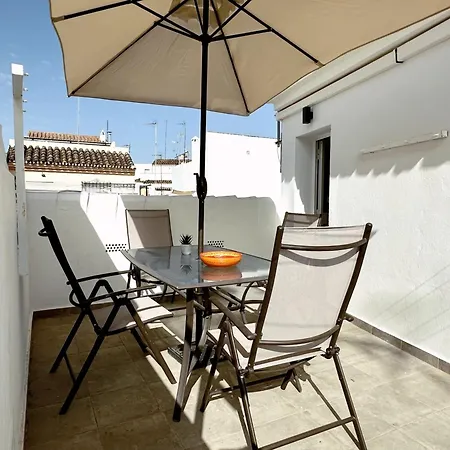 Charming House In Old Town • Angie's Nest אסטפונה