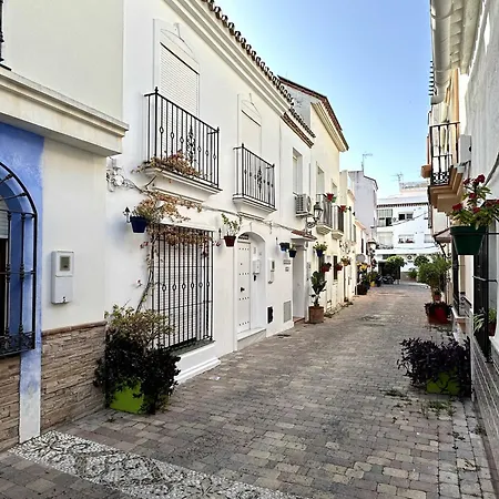 Charming House In Old Town • Angie's Nest אסטפונה